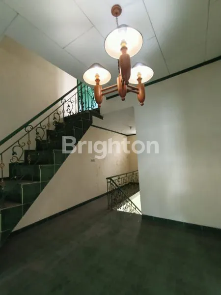 image RUMAH 2,5 LANTAI SIAP HUNI DI KOTA WISATA (5)