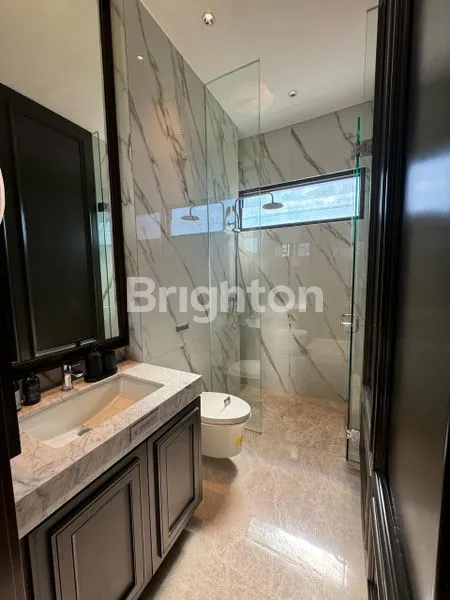 image RUMAH MEWAH 3 LANTAI DENGAN LIFT & FULL MARBLE IMPORT, CLUSTER TRESOR, PUSAT BSD CITY (3)