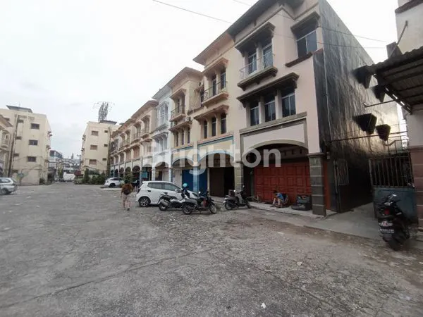 image RUKO 3 LANTAI STRATEGIS DI KOMPLEK TAMAN ANGGREK, NANGKA (2)