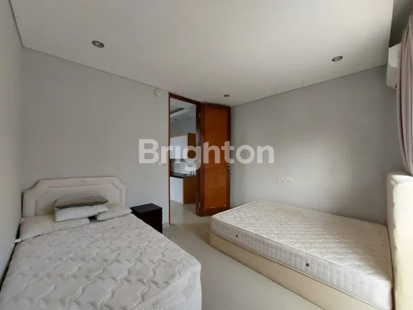 image DIJUAL RUMAH VILLA FULL FURNISHED 4 LANTAI 3+1 KAMAR POOL NUSA DUA (5)