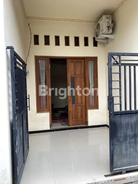 image RUMAH DUA LANTAI TENGAH KOTA SIAP HUNI (2)