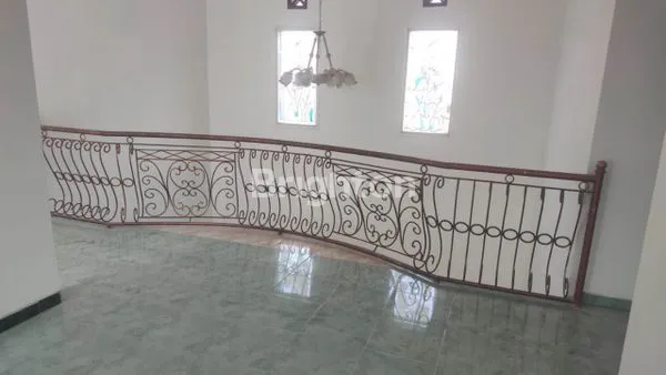 image RUMAH MEWAH & BESAR DI TIRTASANI MALANG (3)