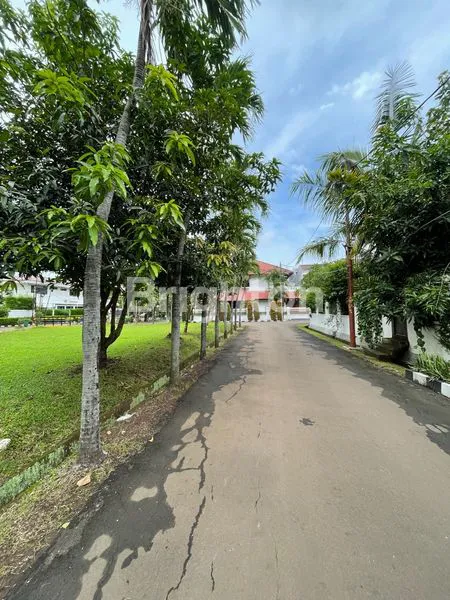 image RUMAH STRATEGIS DEKAT ITC DALAM KOMPLEK PERMATA HIJAU JAKARTA SELATAN (8)