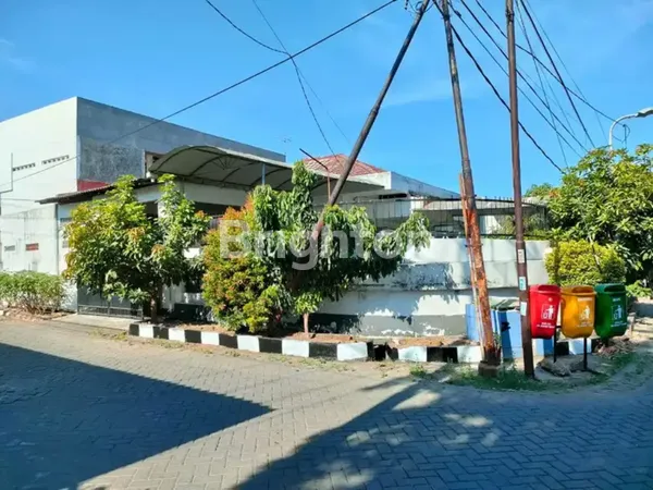 image RUMAH HOOK HITUNG TANAH DI RUNGKUT PERMAI TERAWAT ONE GATE SYSTEM (1)