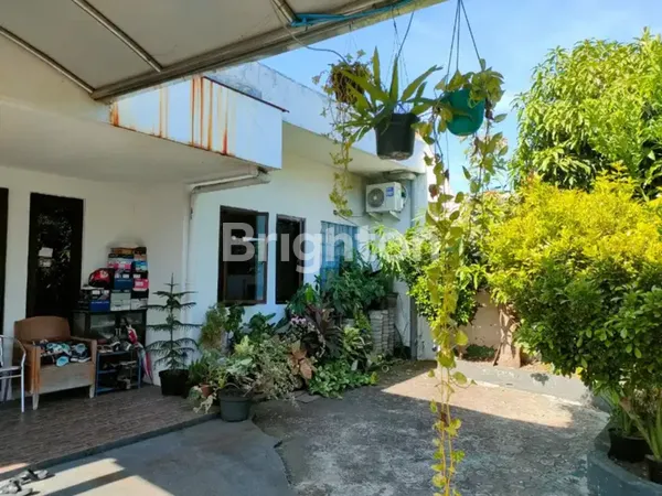 image RUMAH HOOK HITUNG TANAH DI RUNGKUT PERMAI TERAWAT ONE GATE SYSTEM (2)