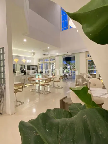 image RUMAH 2 LT HOOK MODERN CLASSIC MEWAH ADA KOLAM RENANG PRIBADI STRATEGIS DEKAT CIPUTRA WORLD DAN PAKUWON MALL DAN DEKAT PINTU TOLL SATELIT (5)