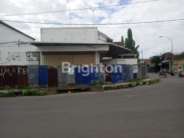 BUTUH CEPAT LAKU RUMAH HITUNG TANAH + DAPAT TOKO BEKAS DI SEWA INDOMART, LOKASI HOOK NOL JALAN RAYA JATIROGO TUBAN