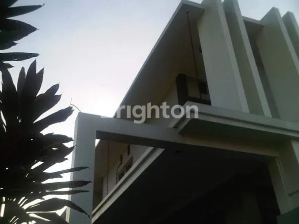 image RUMAH MEWAH CANTIK SIAP HUNI (8)