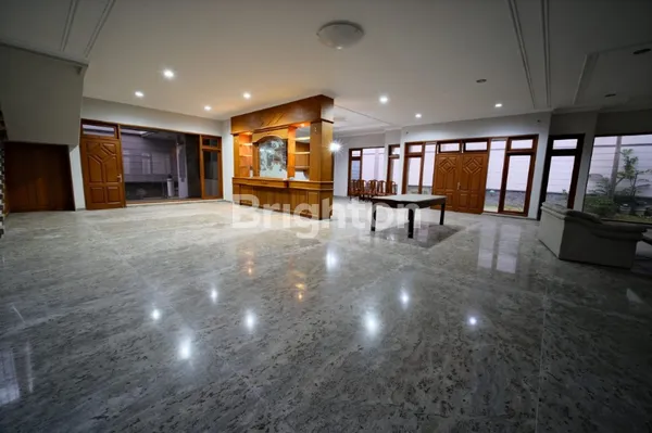 image RUMAH MEWAH TAMAN HUNIAN SATELIT SUKOMANUNGGAL SURABAYA BARAT SIAP HUNI  (3)