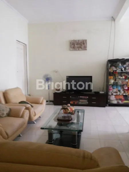 image RUMAH+TOKO DI KUTISARI LOKASI STRATEGIS, DEKAT KAMPUS UK PETRA (2)