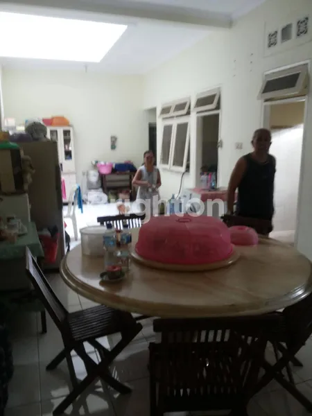 image RUMAH+TOKO DI KUTISARI LOKASI STRATEGIS, DEKAT KAMPUS UK PETRA (4)