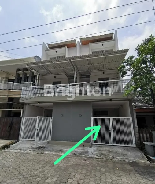 image NEW TOWN HOUSE SISA 1 UNIT SELANGKAH KE GALAXY MALL, UNAIR, MERR (2)