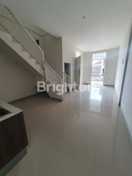 image NEW TOWN HOUSE SISA 1 UNIT SELANGKAH KE GALAXY MALL, UNAIR, MERR (4)