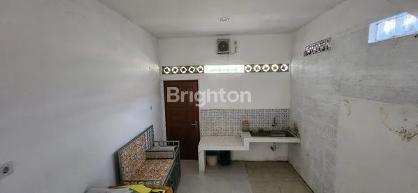 image RUMAH TIGA LANTAI LIMA KAMAR TIDUR (5)