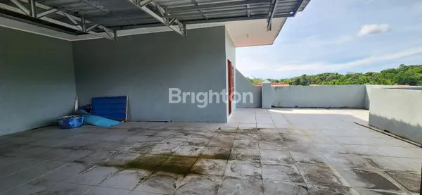 image RUMAH TIGA LANTAI LIMA KAMAR TIDUR (7)