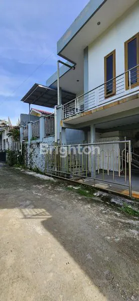 image RUMAH TIGA LANTAI LIMA KAMAR TIDUR (1)