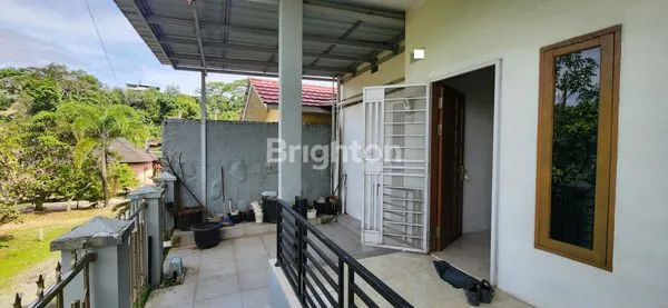 image RUMAH TIGA LANTAI LIMA KAMAR TIDUR (2)
