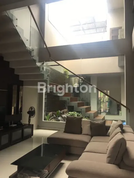 image RUMAH BAGUS MINIMALIS DI BARUK UTARA ONE GATE DEKAT MERR (3)