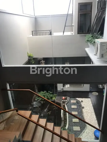 image RUMAH BAGUS MINIMALIS DI BARUK UTARA ONE GATE DEKAT MERR (6)