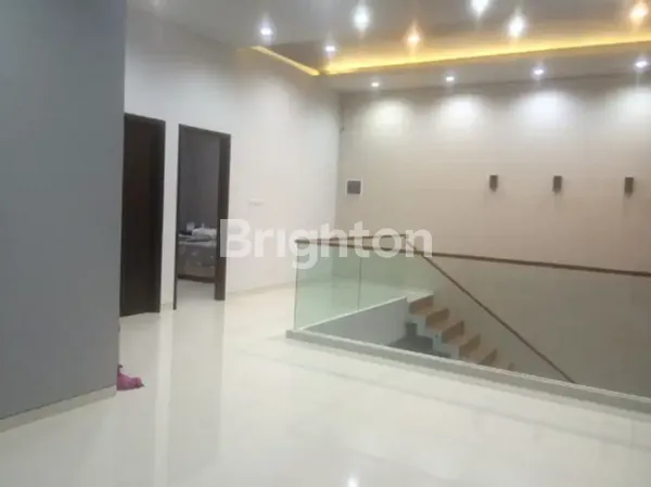 image RUMAH BAGUS MINIMALIS DI BARUK UTARA ONE GATE DEKAT MERR (7)