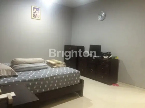 image RUMAH BAGUS MINIMALIS DI BARUK UTARA ONE GATE DEKAT MERR (8)