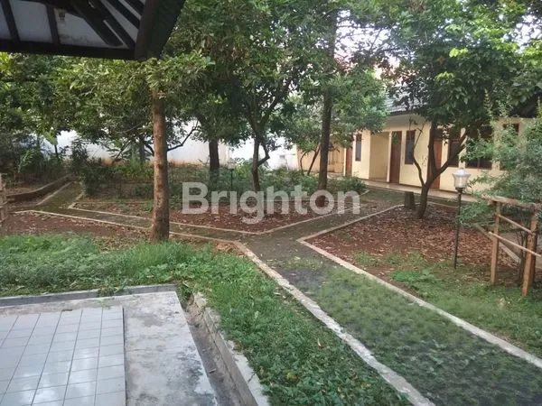 image RUMAH MEWAH + SWIMMING POOL DEKAT TOL KEBUN JERUK, JAKARTA BARAT (7)