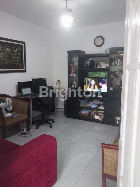 image RUMAH TERAWAT STRATEGIS DUKUH SETRO DEKAT TENGAH KOTA SBY MERR KENJERAN KEDUNG COWEK UNAIR C KAZA MALL  (2)