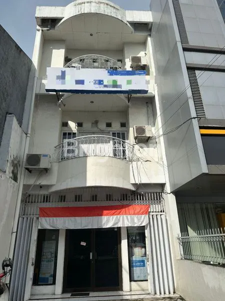 Ruko 3 Lantai Siap Huni