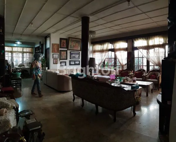 image RUMAH ARTIS LANTAI MARMER HITUNG TANAH DI PRIME SAYAP BUAH BATU  TURANGGA (8)