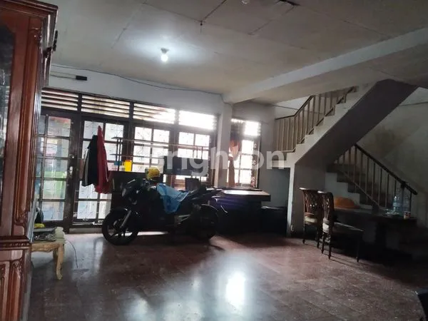 image RUMAH BESAR STRATEGIS  DI EMPANG PULO  KOTA BOGOR (3)