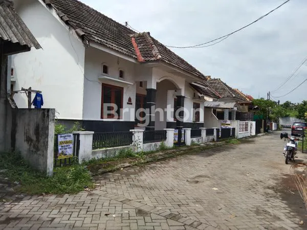 image RUMAH DALAM KOMPLEKS PERUMAHAN DEKAT KOTA, LOKASI STRATEGIS, HARGA DISKON (1)