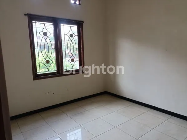 image RUMAH DALAM KOMPLEKS PERUMAHAN DEKAT KOTA, LOKASI STRATEGIS, HARGA DISKON (4)