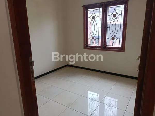 image RUMAH DALAM KOMPLEKS PERUMAHAN DEKAT KOTA, LOKASI STRATEGIS, HARGA DISKON (6)