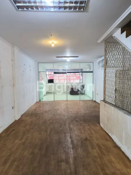 image RUKO 4 LANTAI DI PINGGIR JALAN MANGGA DUA (7)