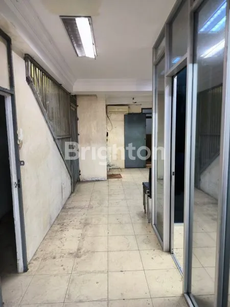 image RUKO 4 LANTAI DI PINGGIR JALAN MANGGA DUA (2)