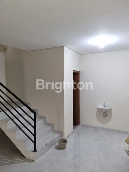 image RUKO BARU 3 LANTAI LOKASI MERUYA UTARA DISEWAKAN  (4)