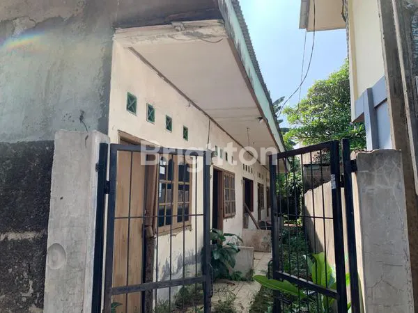 RUMAH KOS SEDERHANA ADA PAGAR CIKEAS