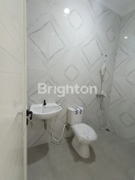 image RUMAH 2LT MANYAR KERTOADI DI TENGAH KOTA (5)