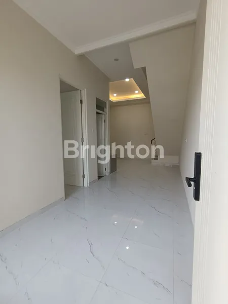 image RUMAH 2LT MANYAR KERTOADI DI TENGAH KOTA (6)