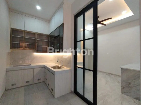 image RUMAH CANTIK SIAP HUNI 2LT BEVERLY PARK (8)