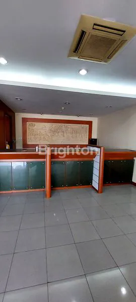 image GEDUNG EX BANK PREMIUM 4 LANTAI DI JL. SUDIRMAN PEKANBARU (2)