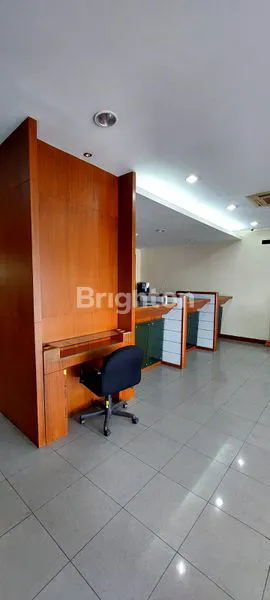 image GEDUNG EX BANK DI JALAN PROTOKOL PEKANBARU (2)