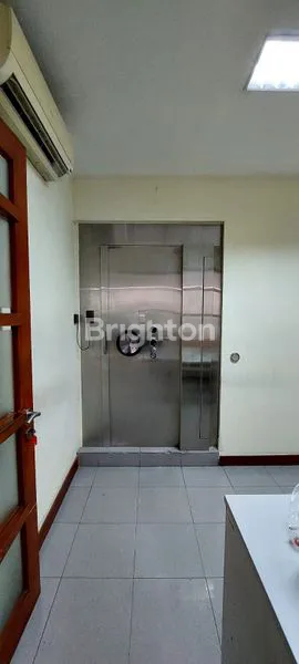 image GEDUNG EX BANK DI JALAN PROTOKOL PEKANBARU (6)