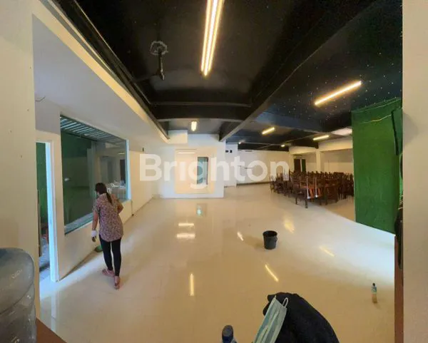 image DIJUAL GEDUNG 3 LANTAI DI JALAN RAYA KUTA - LOKASI STRATEGIS DI JANTUNG PARIWISATA (3)