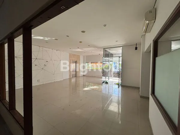 image DIJUAL GEDUNG 3 LANTAI DI JALAN RAYA KUTA - LOKASI STRATEGIS DI JANTUNG PARIWISATA (2)