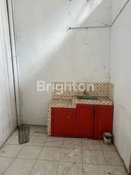 image RUKO 2 LANTAI SIAP PAKAI. PINGGIR JALAN, STRATEGIS, LAHAN PARKIR BANYAK (8)