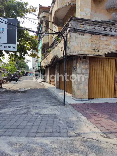 image INVESTASI EMAS DI LOKASI STRATEGIS! 3 RUKO GANDENG, 3 LANTAI DI JANTUNG KOTA  (3)