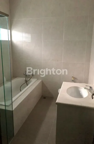 image RUMAH DIAMOND HILL CITRALAND, SURABAYA (4)