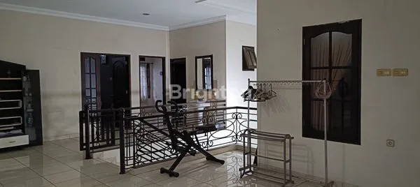 image RUMAH CANTIK 2,5 LT SIAP HUNI , SANGAT STRATEGIS, T DUREN LOKASI JUARA BEBAS BANJIR  DEKAT KEMANAPUN (7)