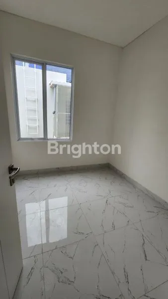 image RUMAH 2 LANTAI CLUSTER REGALIA LAVON 1 SUVARNA SUTERA (4)